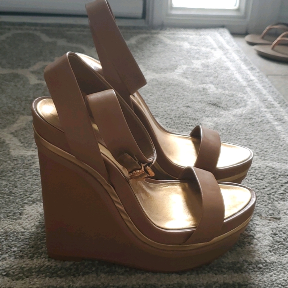 BCBGMaxazria wedges